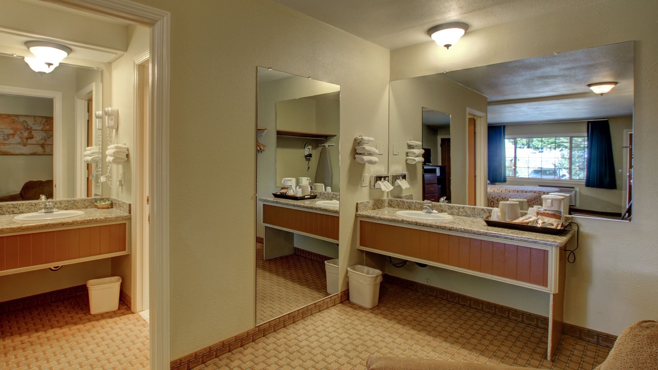 Photo of Bedroom in Lee Vining