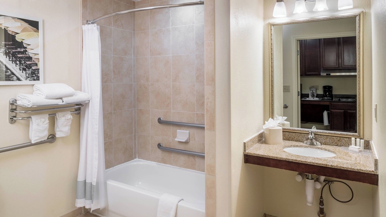 Photo of Bathroom in Shearer Hills - Ridgeview