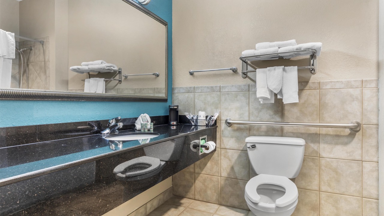 Photo of Bathroom in Mineola