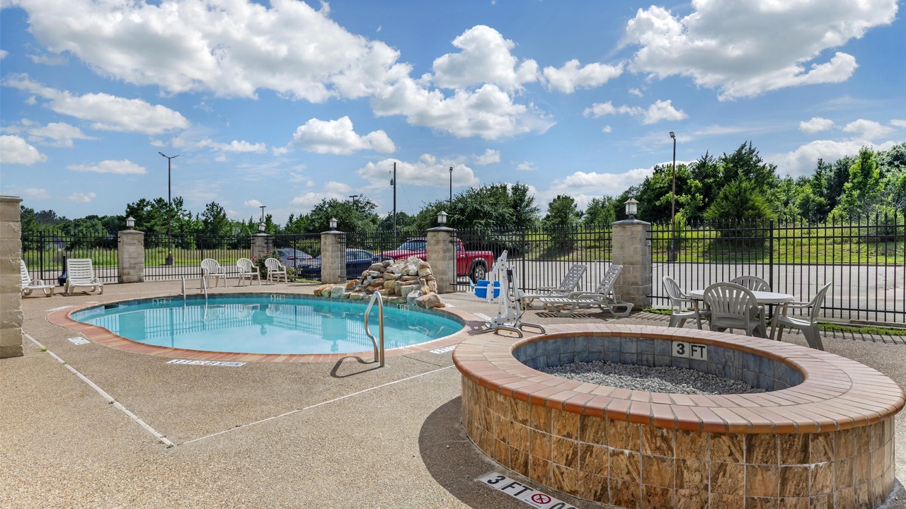 Photo of Outdoor in Mineola