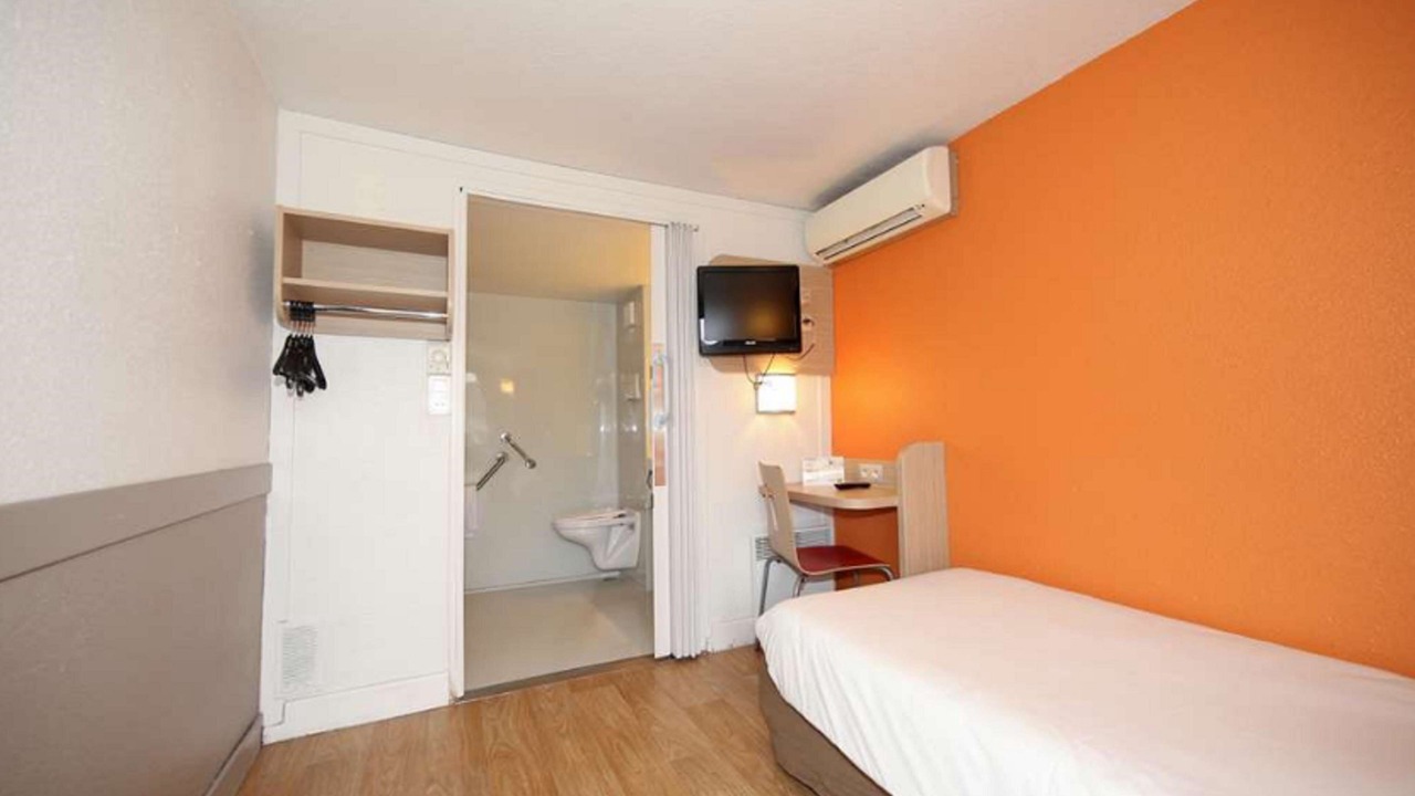 Photo of Bedroom in Sept Deniers - Ginestous