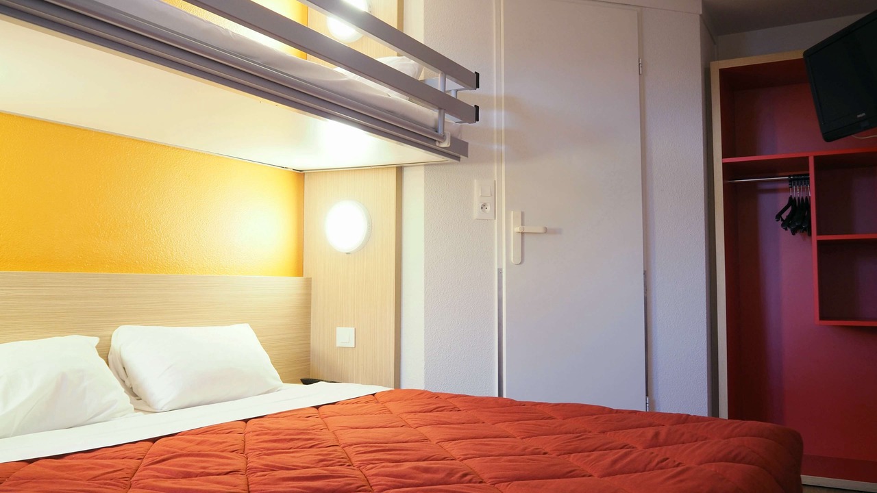 Photo of Bedroom in Saint-Lambert-des-Levees