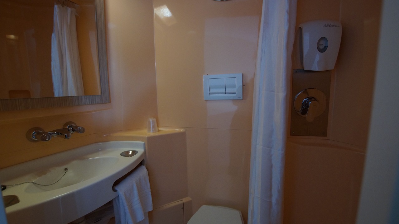 Photo of Bathroom in Saint-Lambert-des-Levees