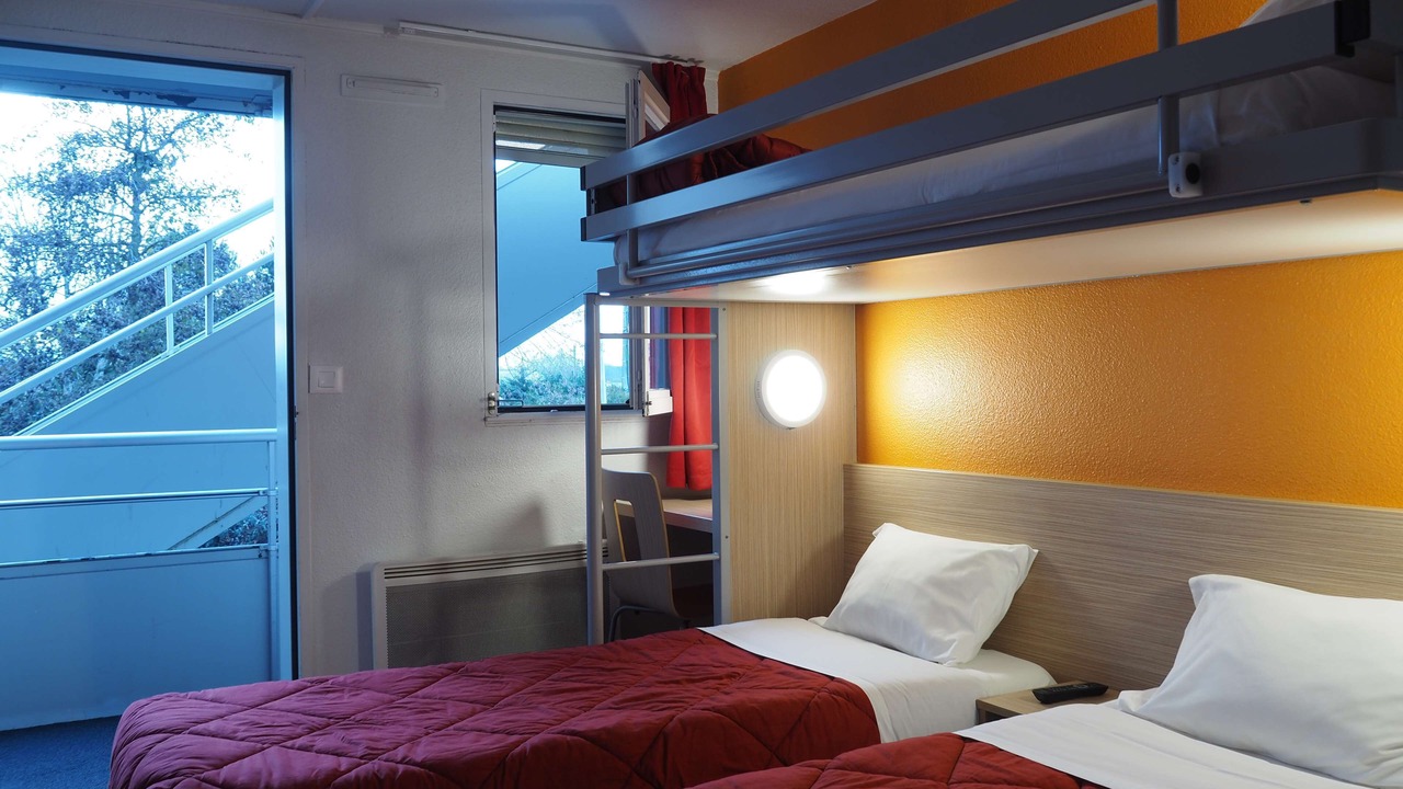 Photo of Bedroom in Saint-Lambert-des-Levees
