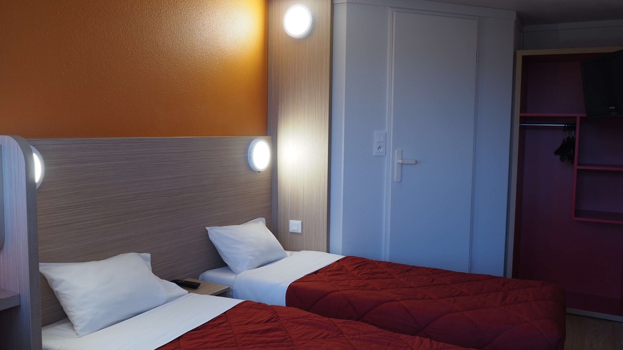 Photo of Bedroom in Saint-Lambert-des-Levees
