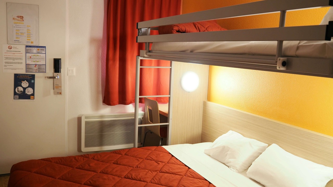 Photo of Bedroom in Saint-Lambert-des-Levees