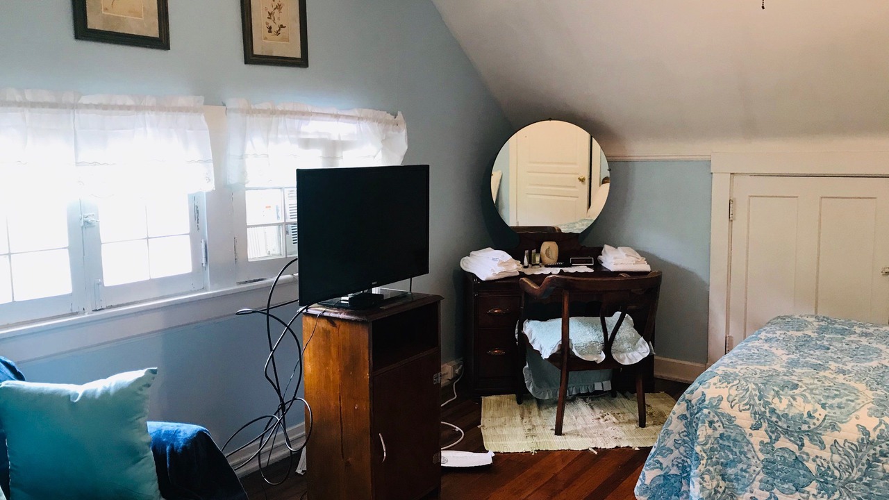 Photo of Bedroom in Roselawn Finance