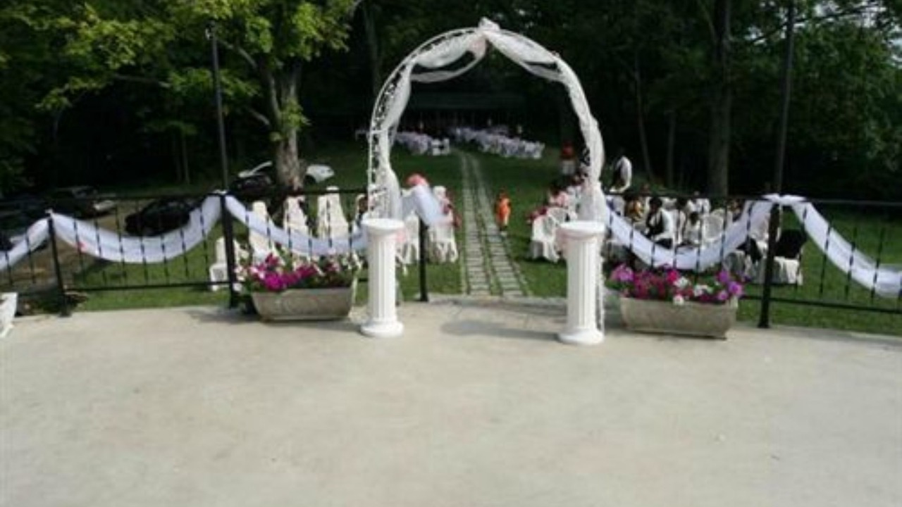 Photo of Outdoor in Roselawn Finance