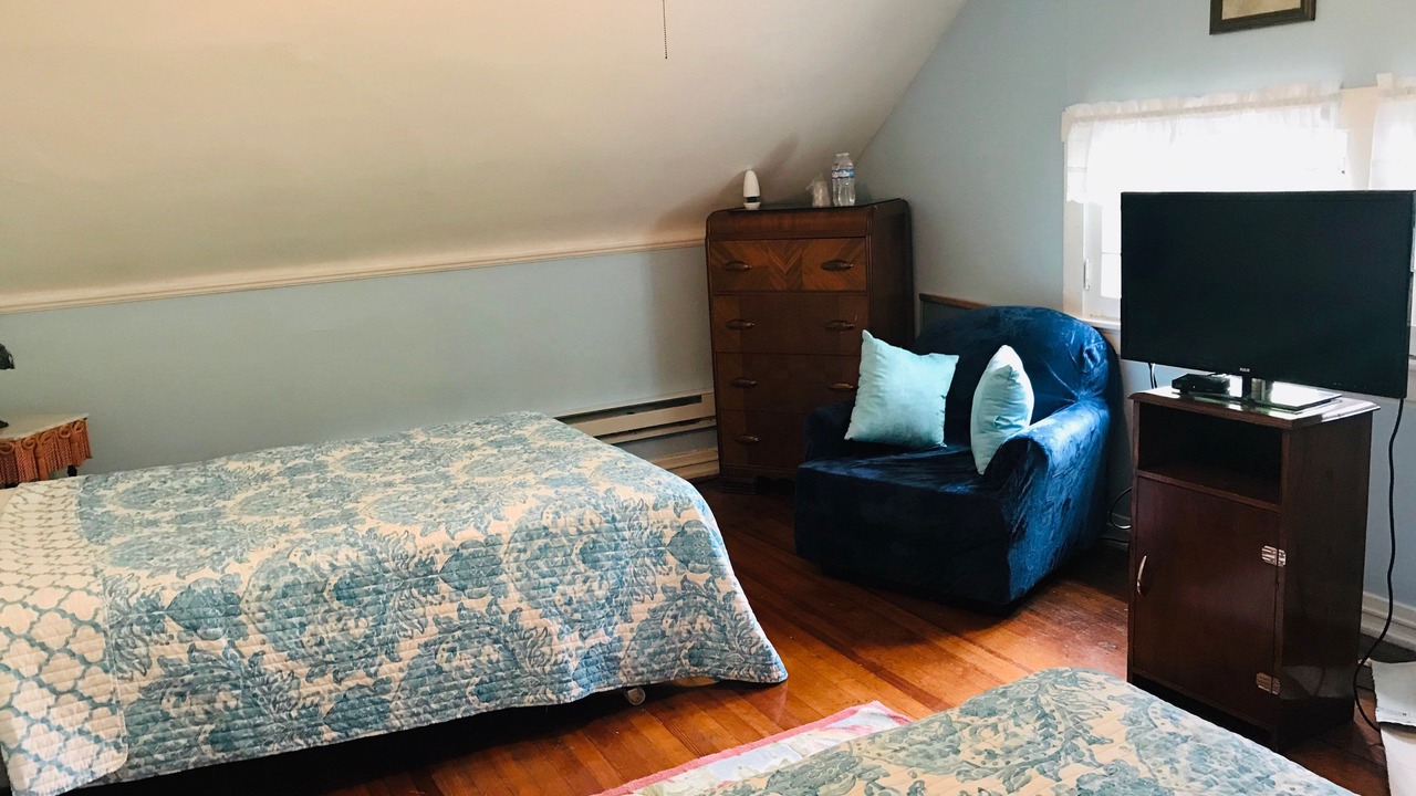 Photo of Bedroom in Roselawn Finance