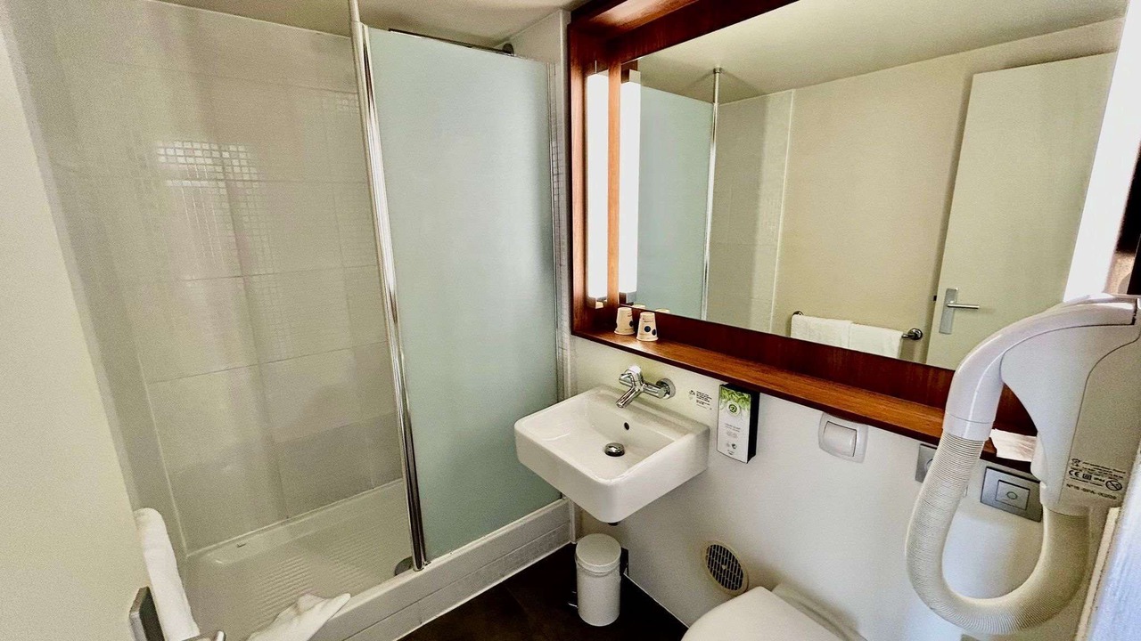 Photo of Bathroom in Amilly