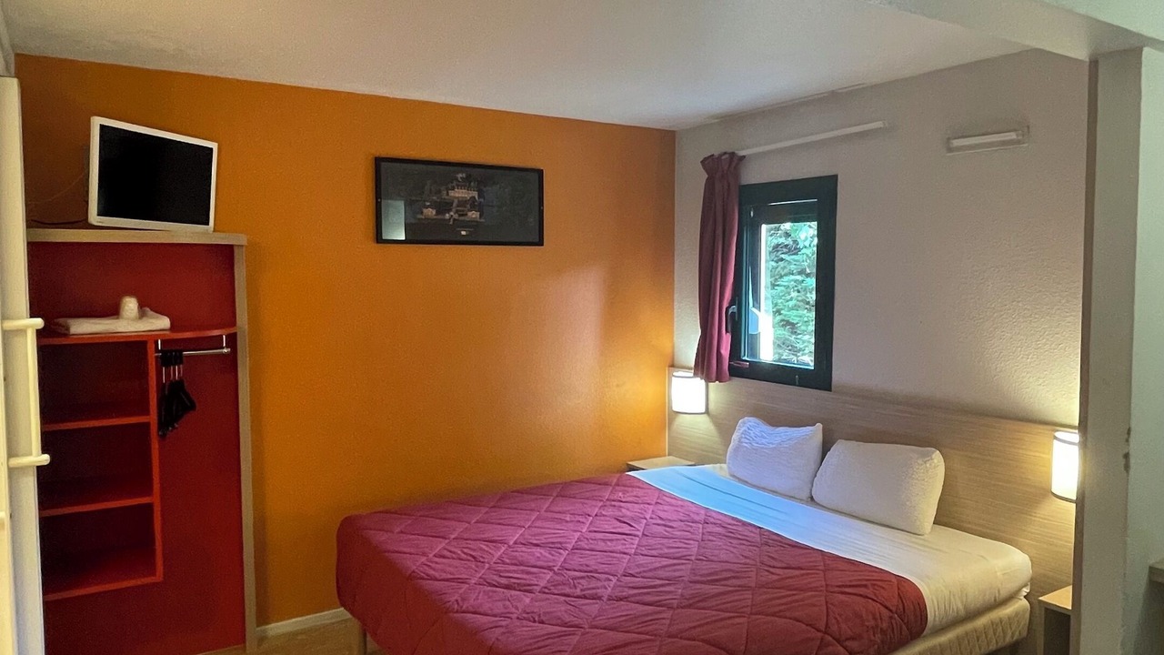 Photo of Bedroom in La Chapelle-Saint-Mesmin
