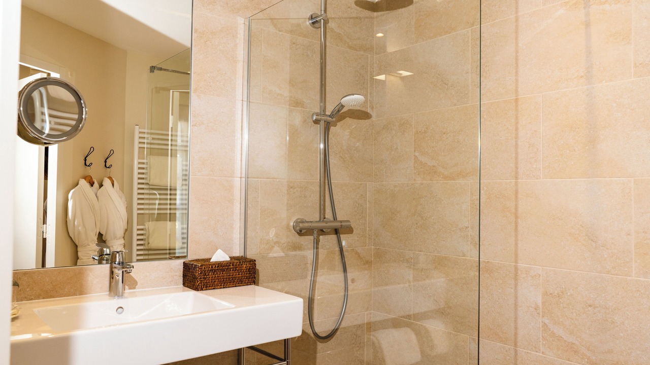 Photo of Bathroom in Aloxe-Corton