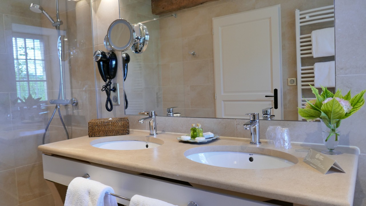 Photo of Bathroom in Aloxe-Corton