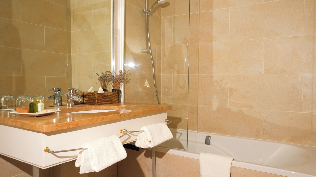 Photo of Bathroom in Aloxe-Corton