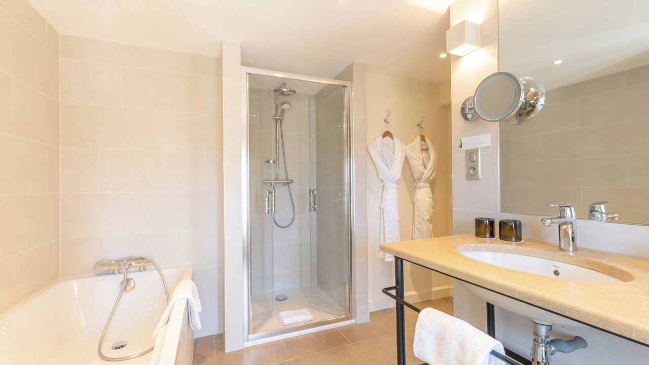Photo of Bathroom in Aloxe-Corton