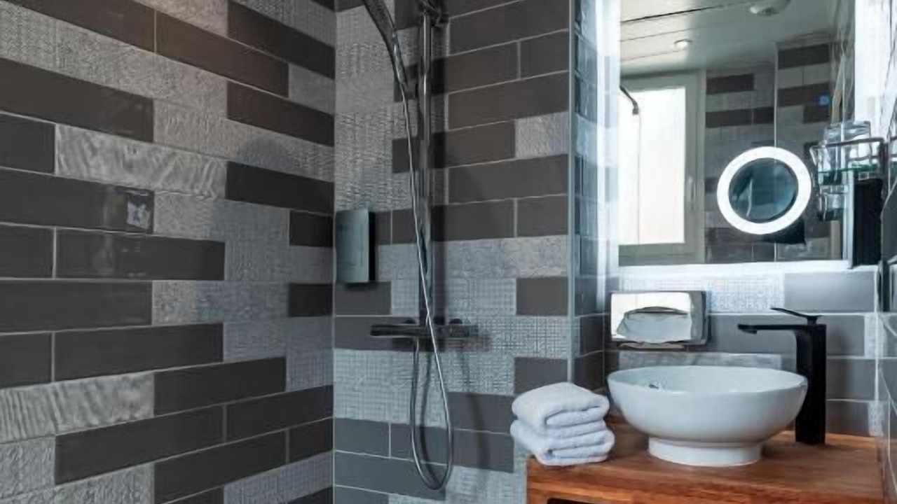 Photo of Bathroom in Quartier de la Chapelle