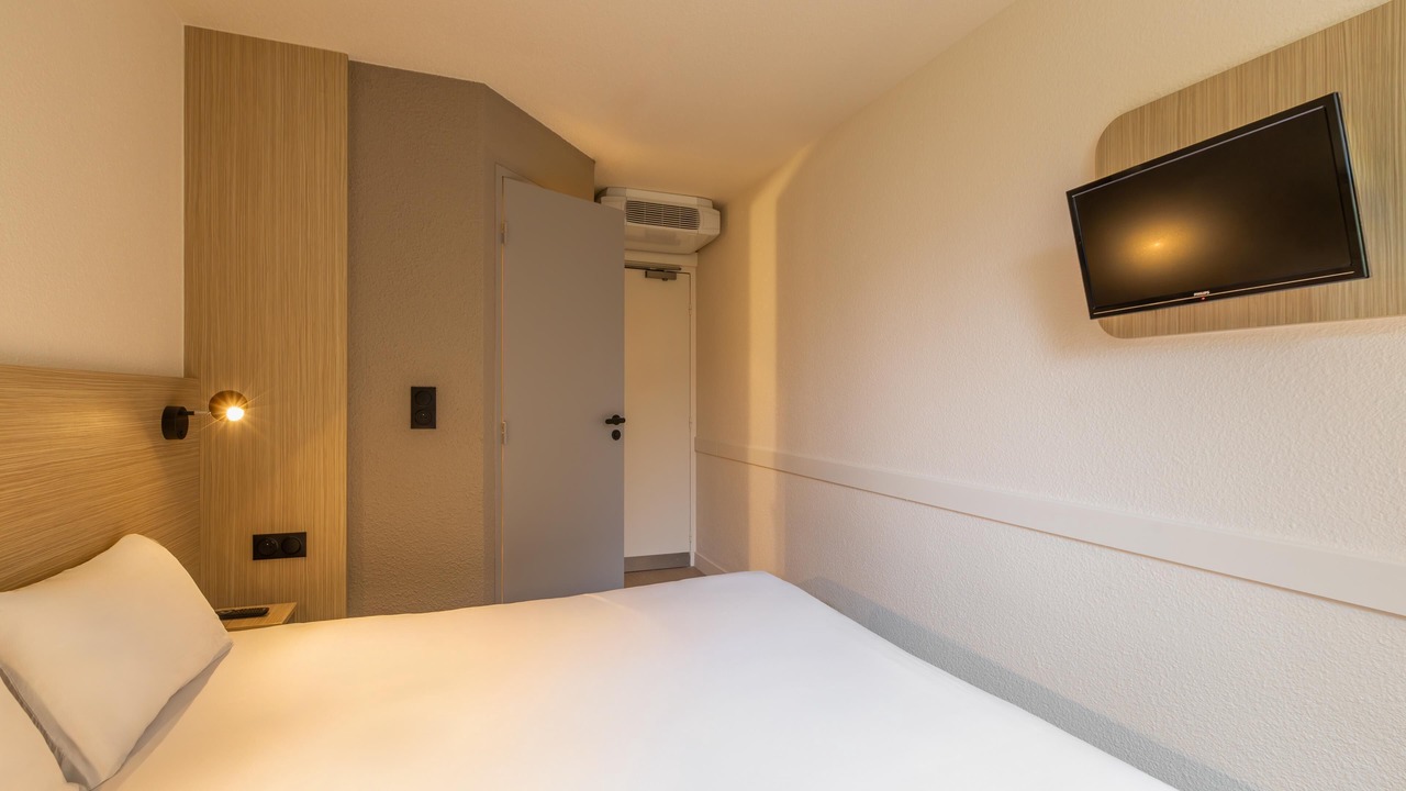 Photo of Bedroom in Saint-Thibault-des-Vignes