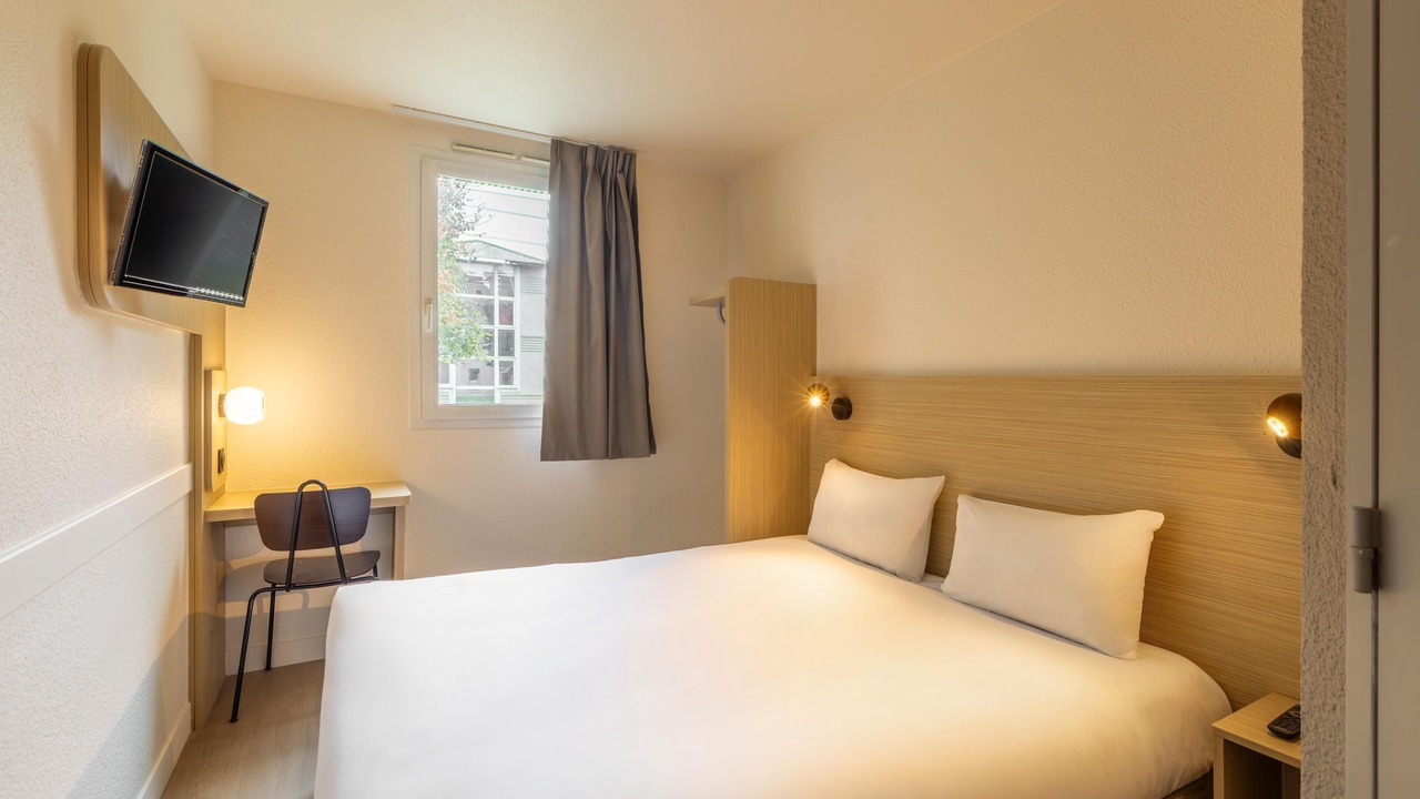 Photo of Bedroom in Saint-Thibault-des-Vignes