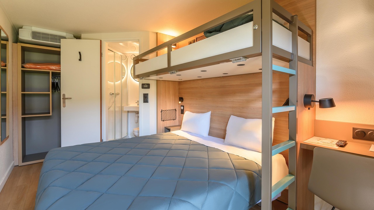 Photo of Bedroom in Saint-Cyr-l'Ecole