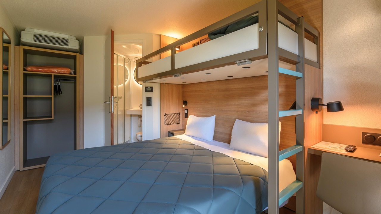 Photo of Bedroom in Saint-Cyr-l'Ecole