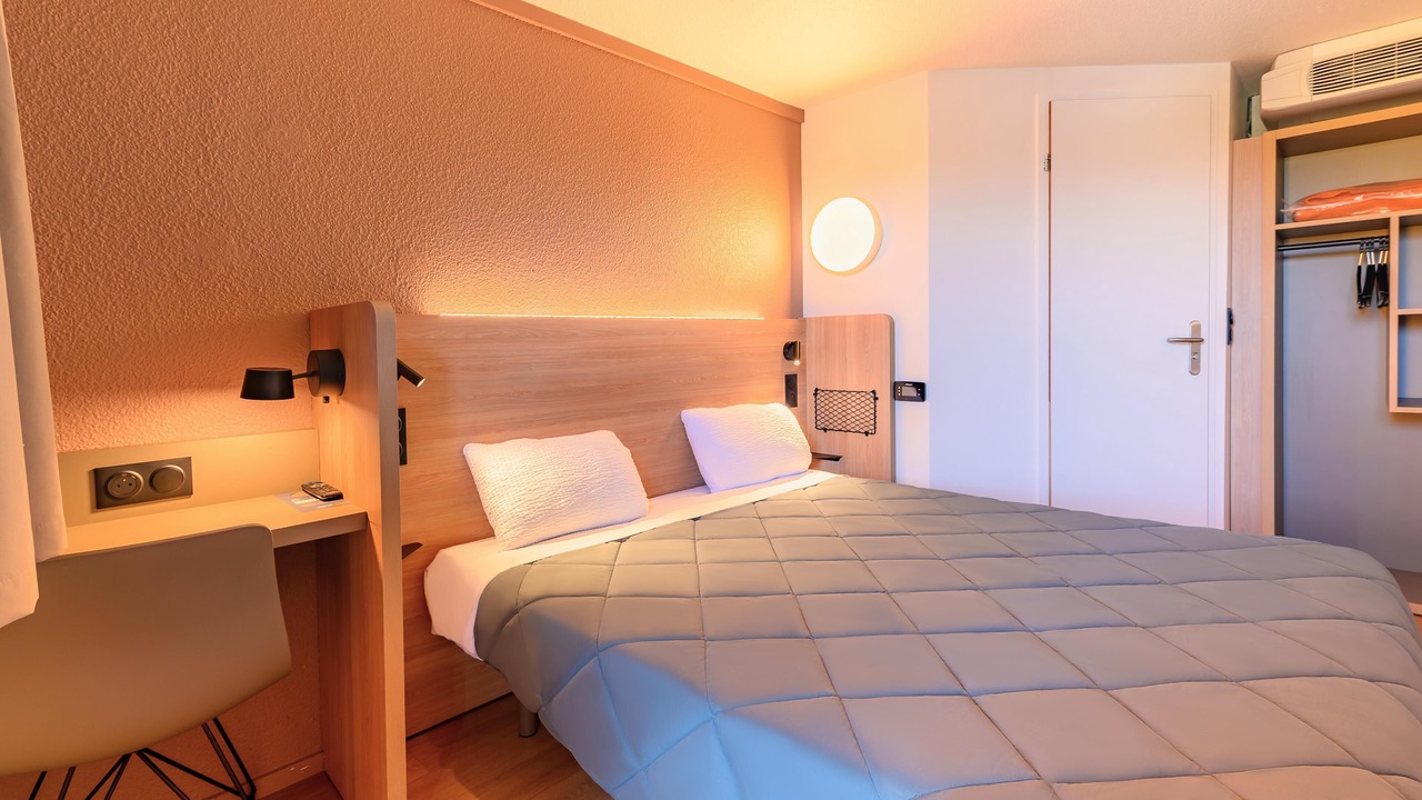 Photo of Bedroom in Saint-Cyr-l'Ecole
