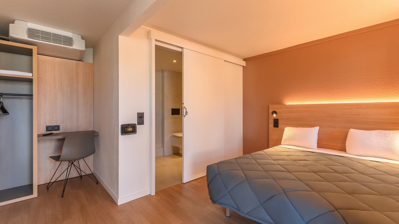 Photo of Bedroom in Saint-Cyr-l'Ecole