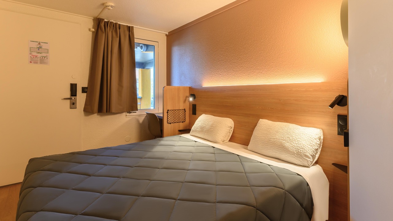 Photo of Bedroom in Saint-Cyr-l'Ecole