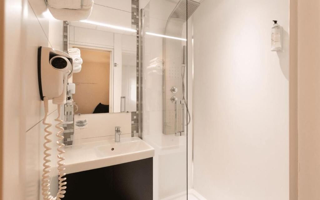 Photo of Bathroom in Plerin