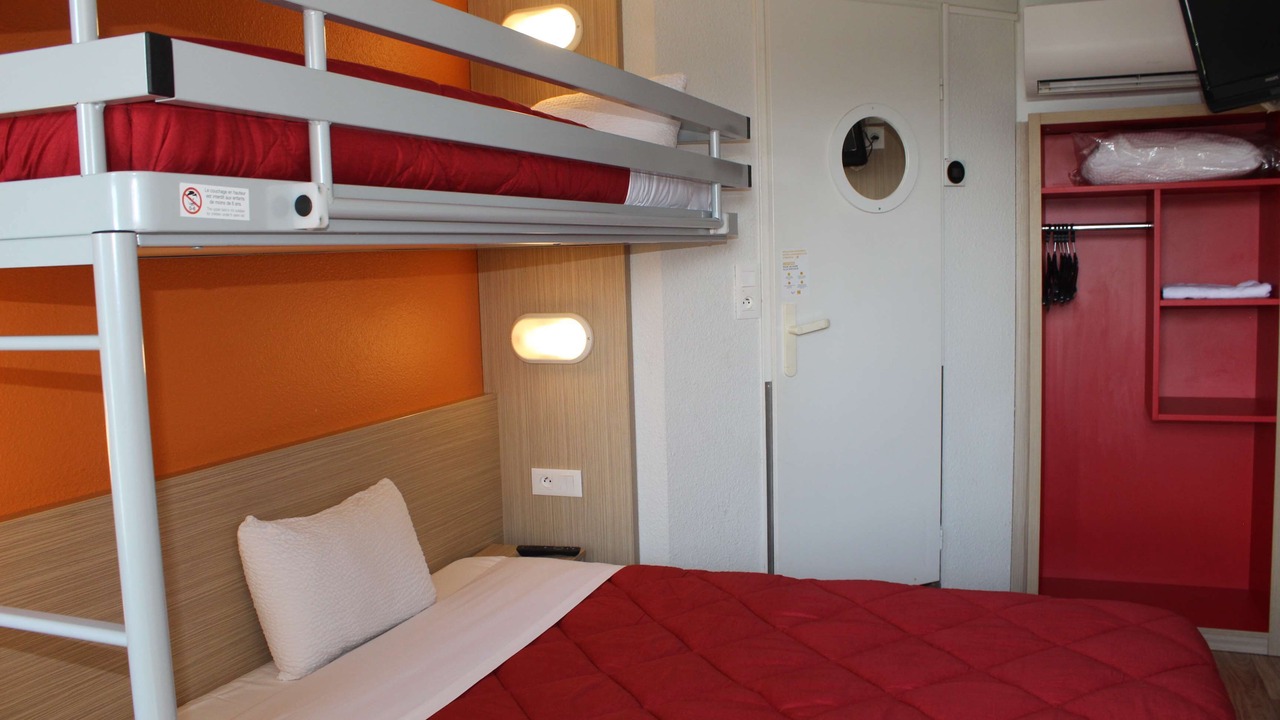 Photo of Bedroom in Elancourt