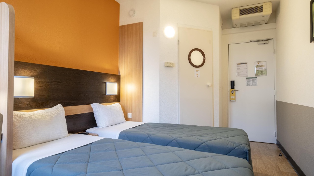 Photo of Bedroom in Roissy-en-France