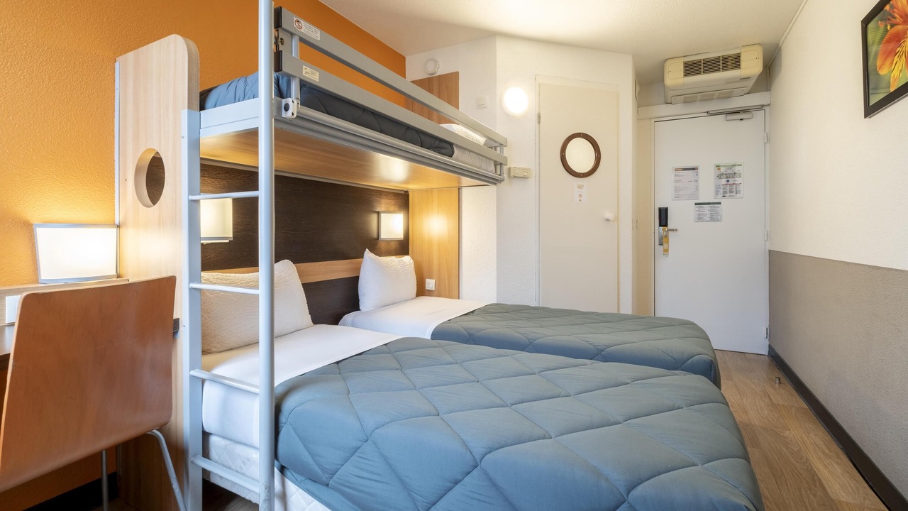 Photo of Bedroom in Roissy-en-France