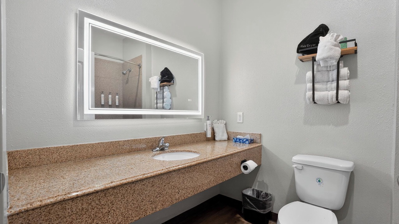 Photo of Bathroom in FM 1960