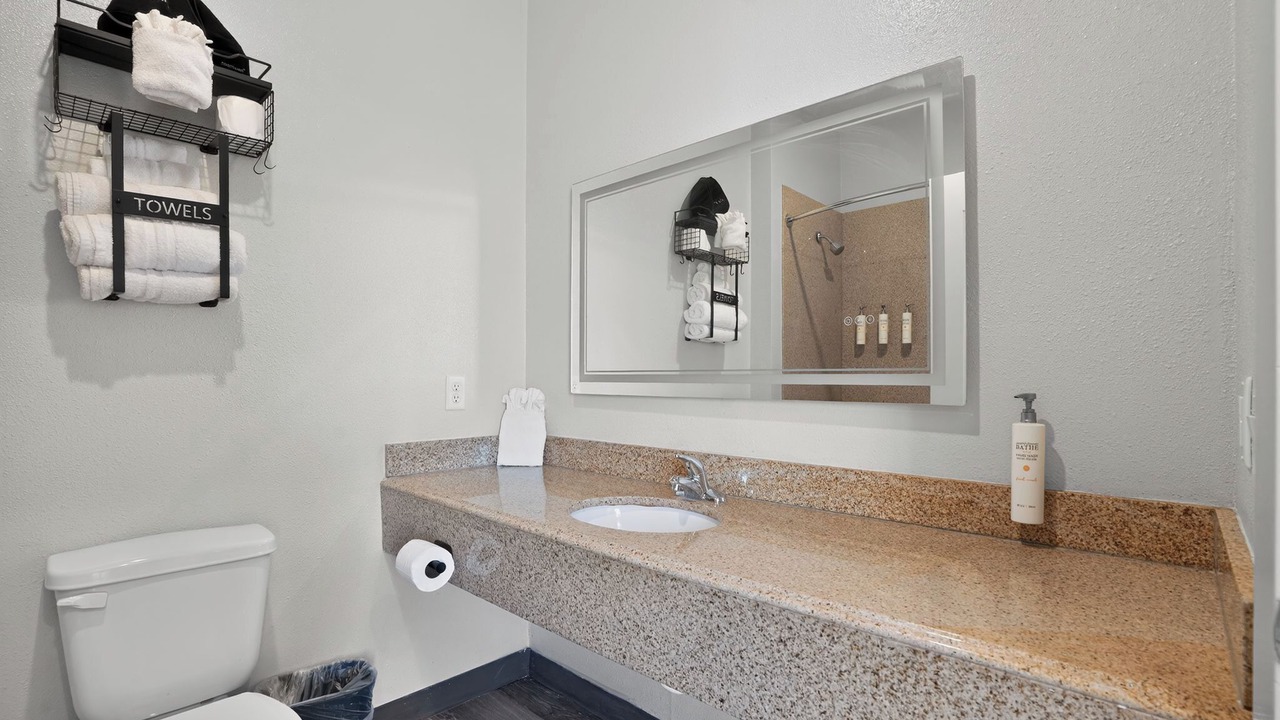 Photo of Bathroom in FM 1960
