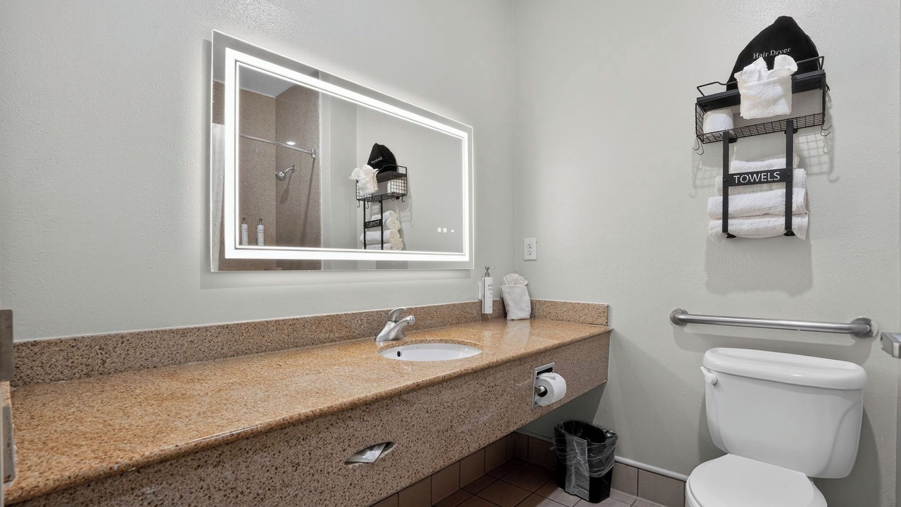 Photo of Bathroom in FM 1960