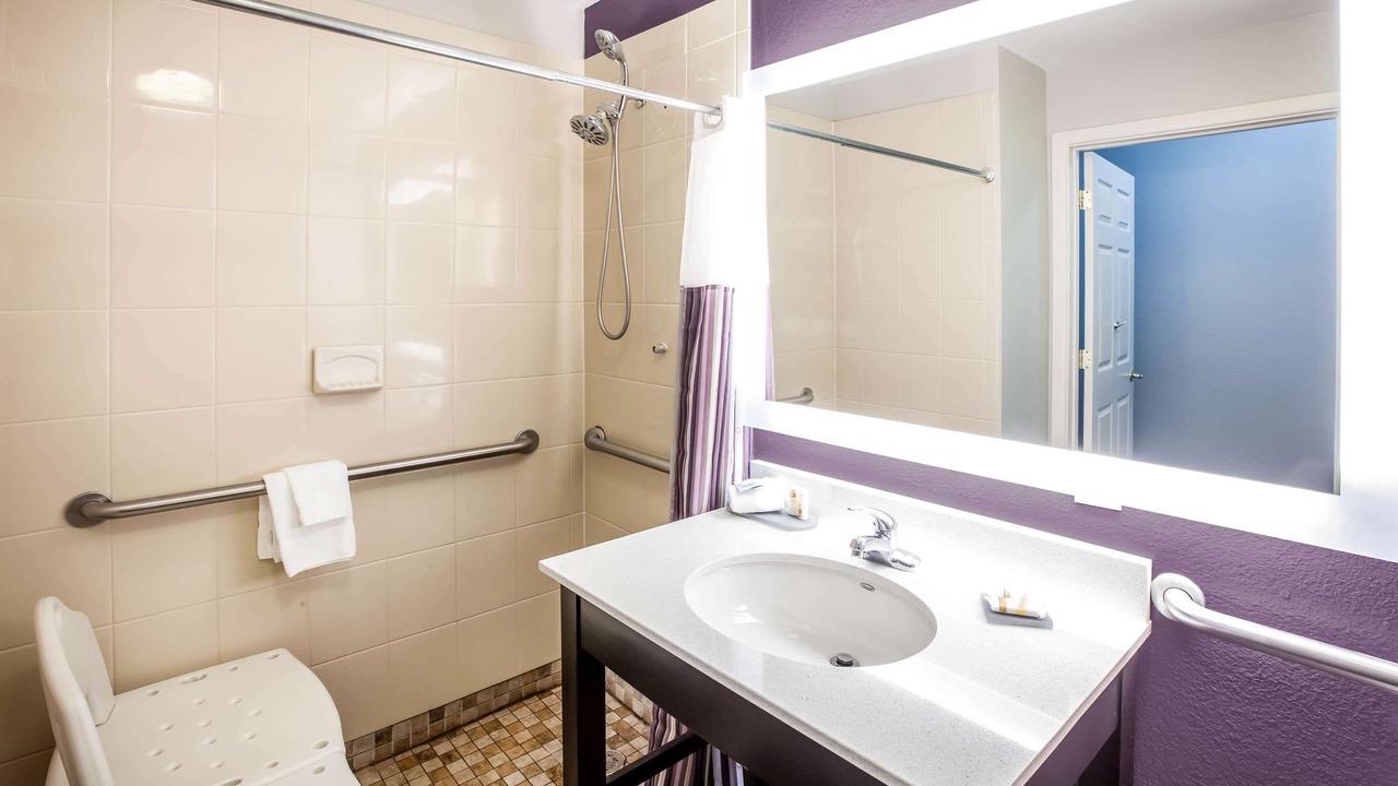 Photo of Bathroom in North by Northwest