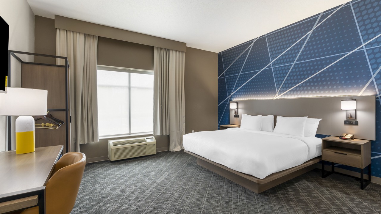 Photo of Bedroom in Coliseum Central