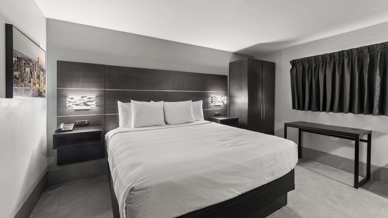 Photo of Bedroom in Western Division