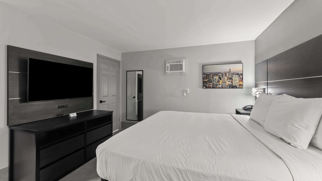 Photo of Bedroom in Western Division