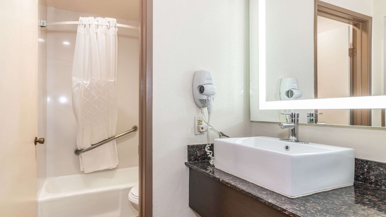 Photo of Bedroom in Barstow