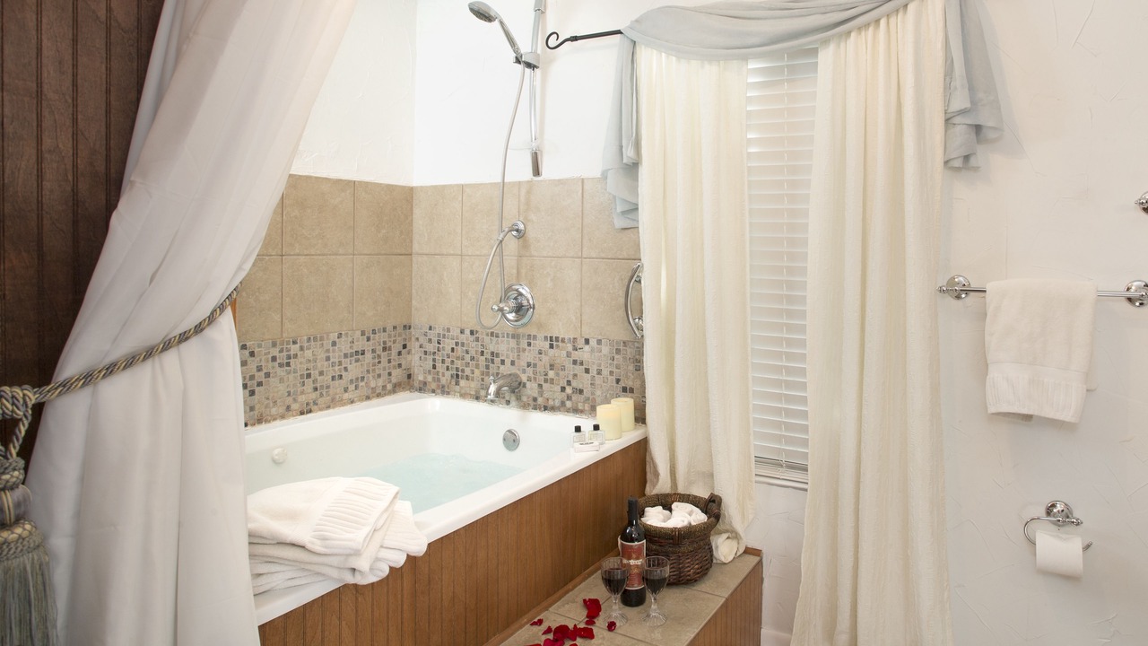 Photo of Bathroom in Canyon Lake