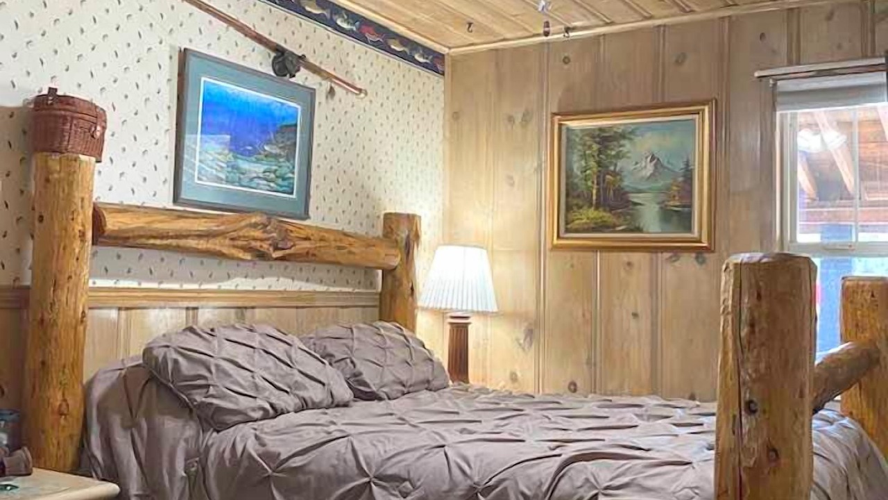 Photo of Bedroom in Chemult