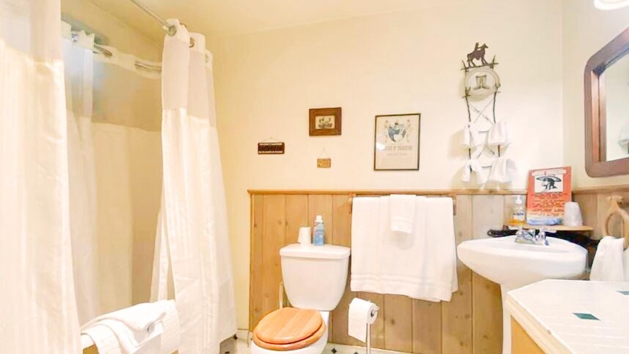 Photo of Bathroom in Chemult