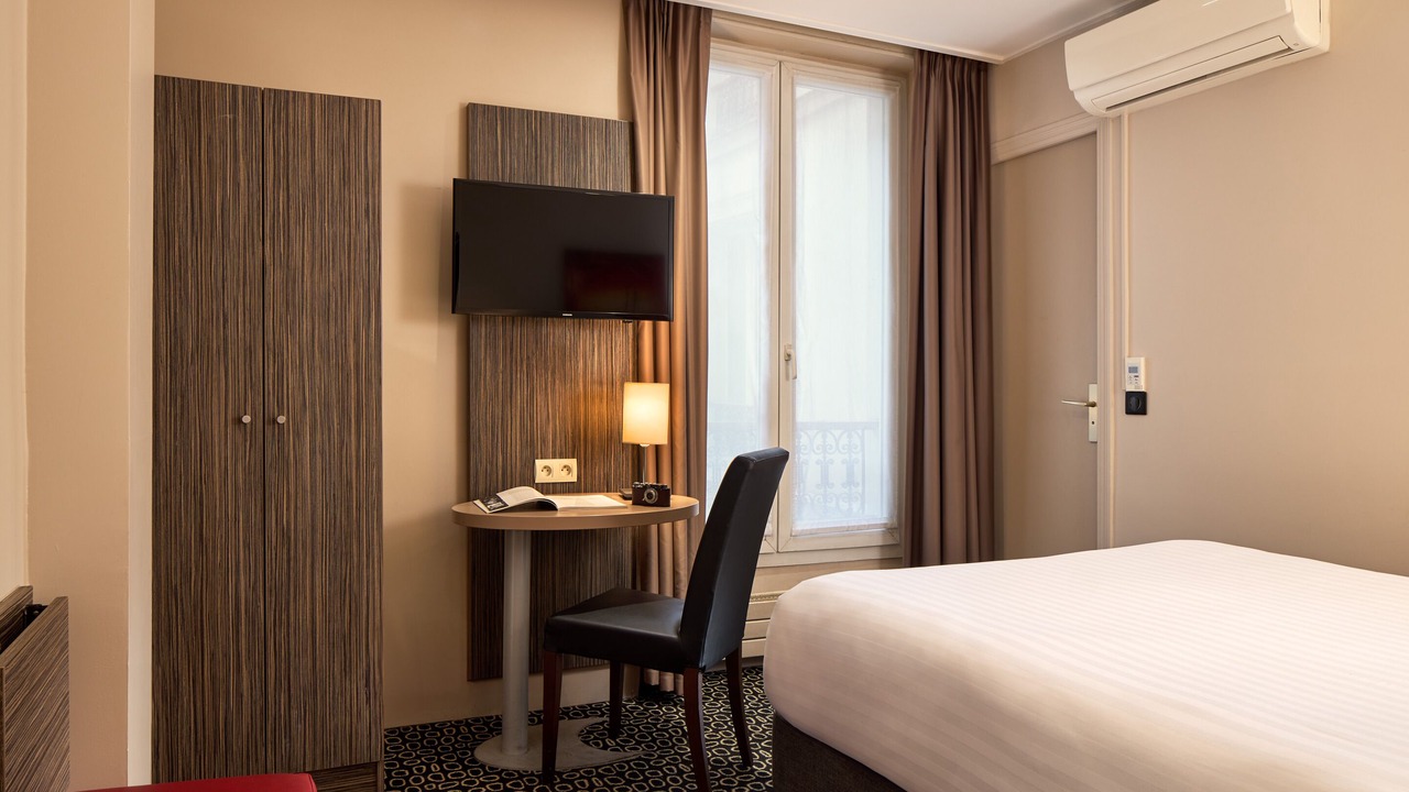 Photo of Bedroom in Montparnasse