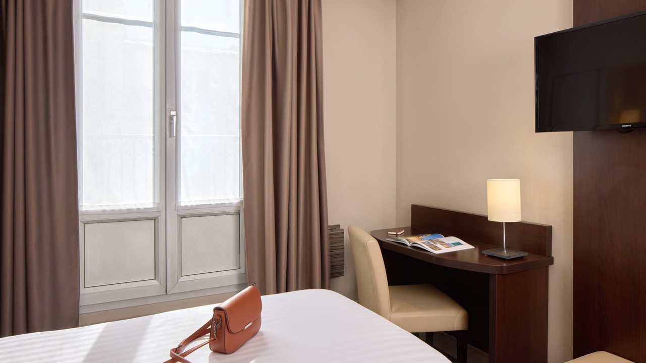 Photo of Bedroom in Montparnasse