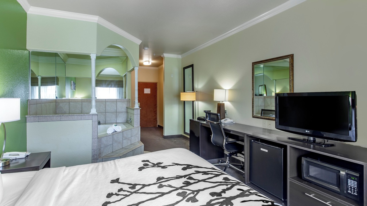 Photo of Bedroom in Hewitt