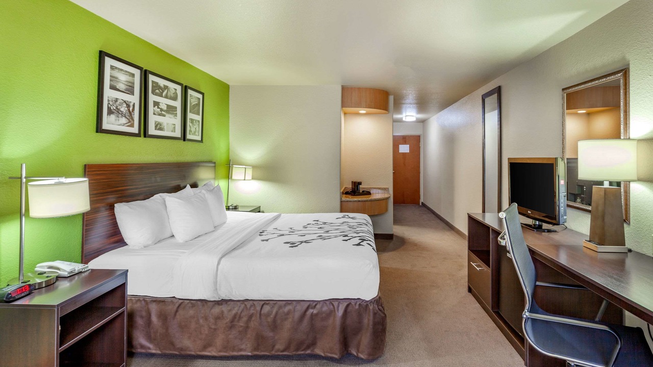 Photo of Bedroom in Hewitt