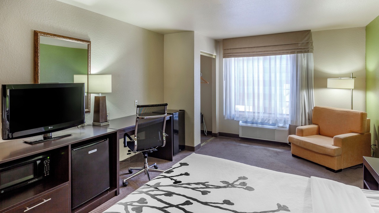 Photo of Bedroom in Hewitt