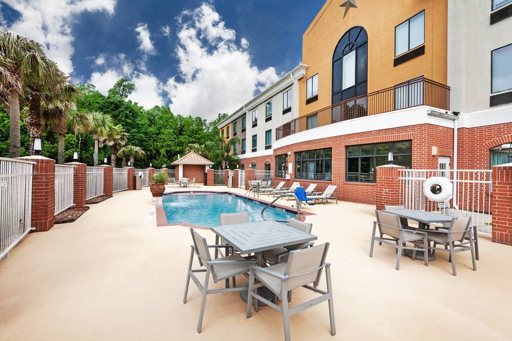 Photo of Outdoor in Orange