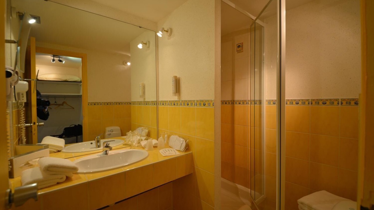 Photo of Bathroom in Montlucon