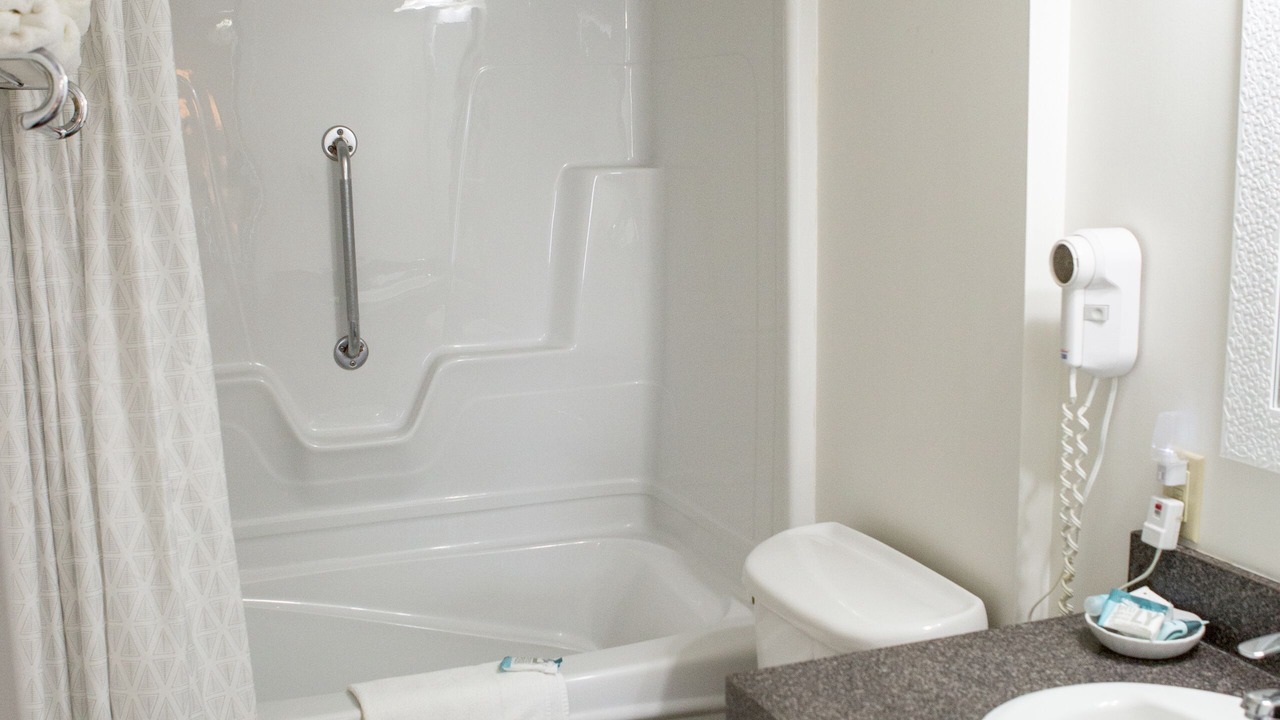 Photo of Bathroom in Lakefield